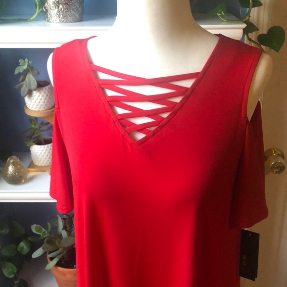 🌺NWT Petite Red cold shoulder dress w/ pockets🌺 - Picture 2 of 6